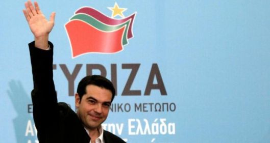 El primer ministro griego saludando
